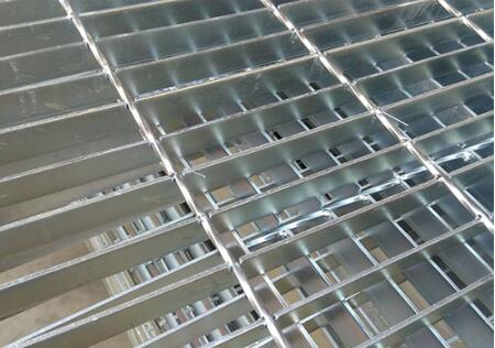 鍍鋅格柵板的特點(diǎn)有哪些